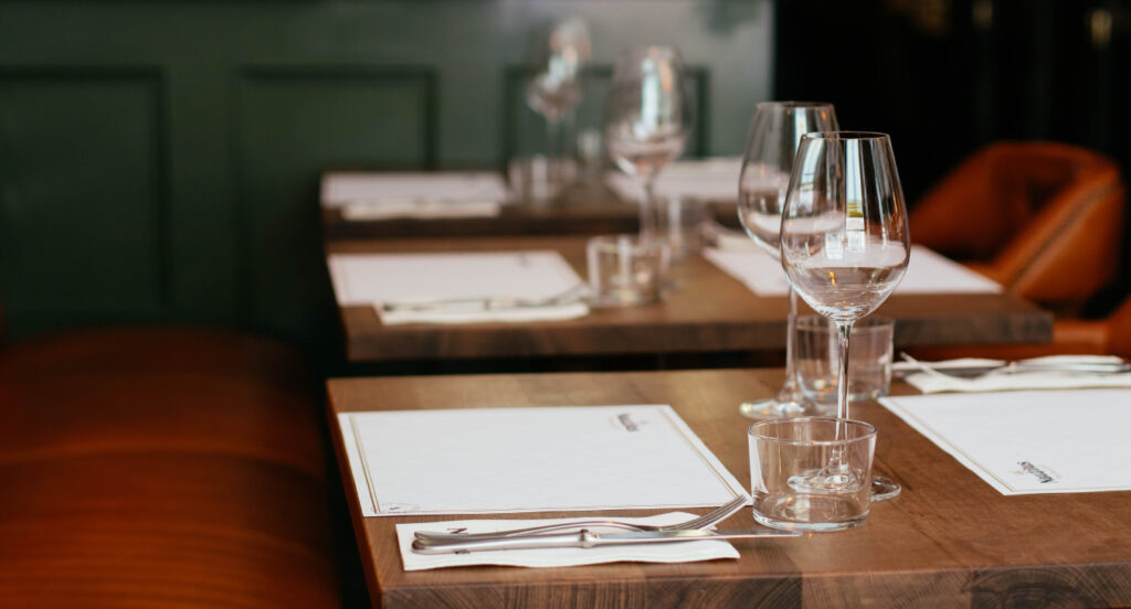 Abraços ou restaurantes? Portugueses são os europeus que mais valorizam os afectos