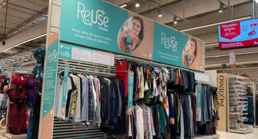 Auchan vende também roupa em segunda mão