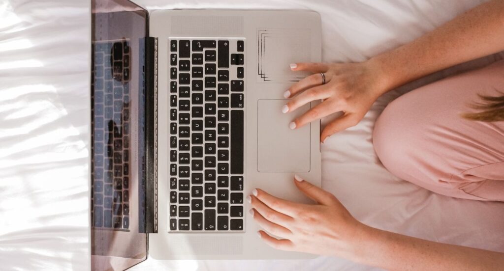 As mulheres fazem mais compras online que os homens?