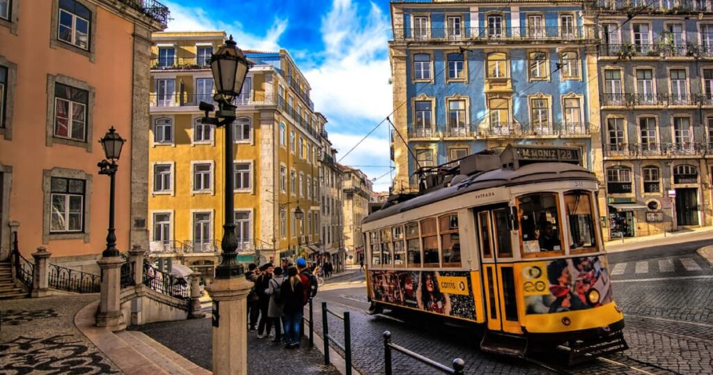 92% dos consumidores prefere comprar marcas nacionais. Setor da Alimentação e Bebidas lidera o consumo português (87%)