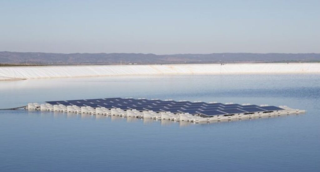 EDP, Corticeira Amorim e Isigenere criam flutuador com cortiça para parque solar no Alqueva