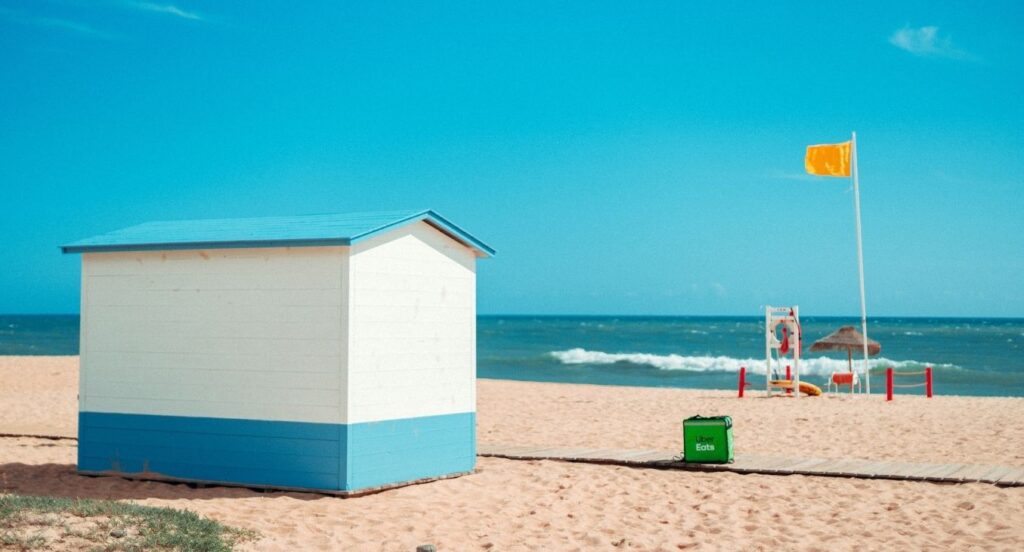 Uber Eats surfa a onda da Nazaré