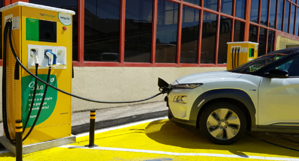 Já pode carregar o seu carro eléctrico nos supermercados Auchan